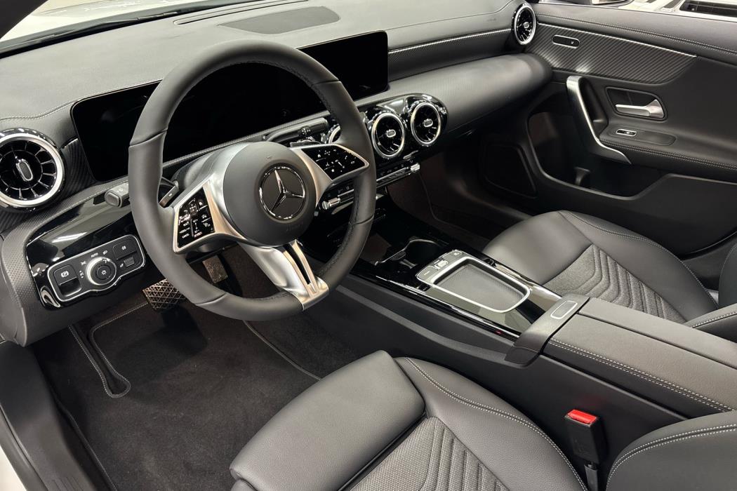 MERCEDES-BENZ CLA 2025