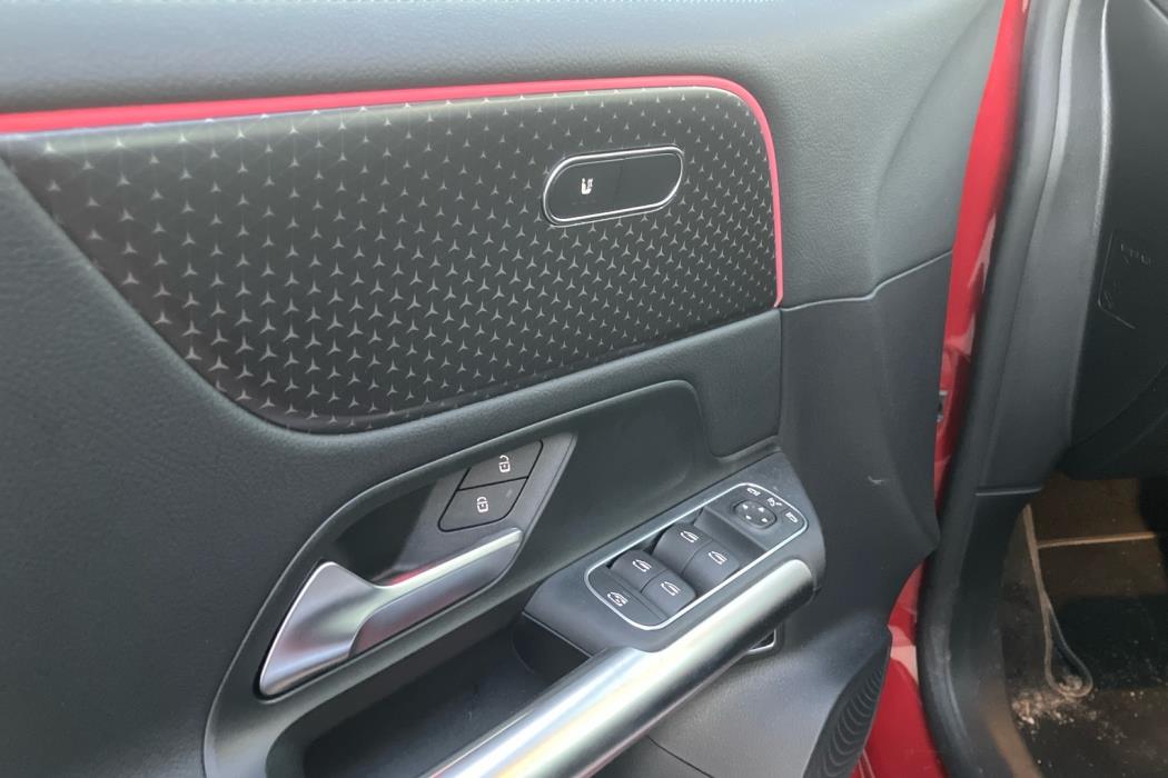 MERCEDES-BENZ B 2023