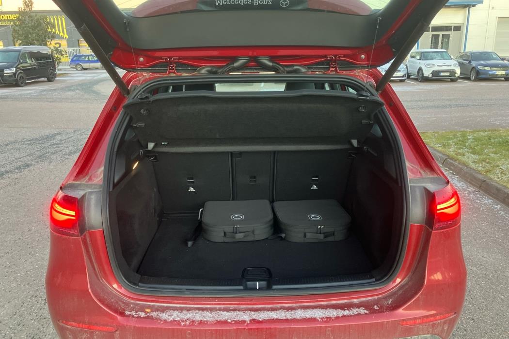 MERCEDES-BENZ B 2023