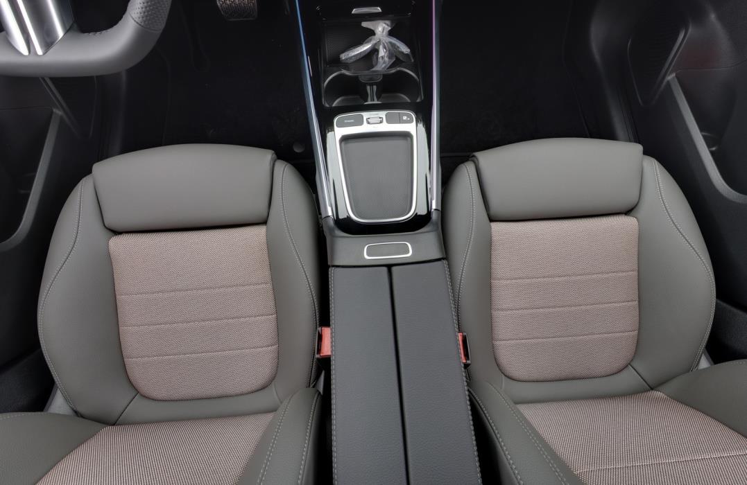 MERCEDES-BENZ EQB 2025