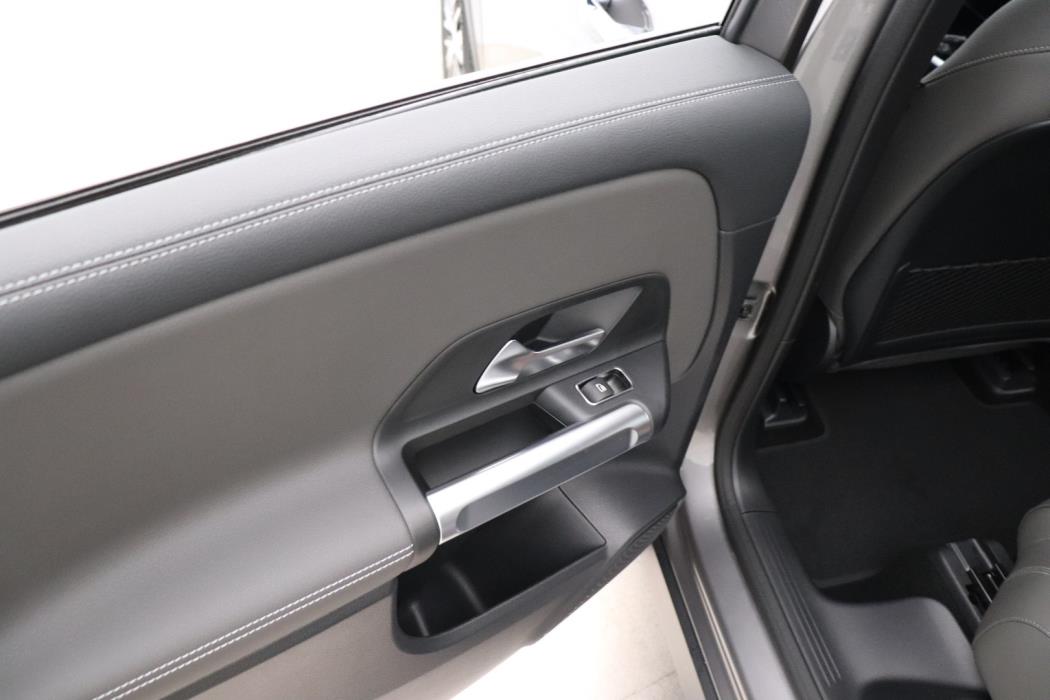 MERCEDES-BENZ EQB 2025