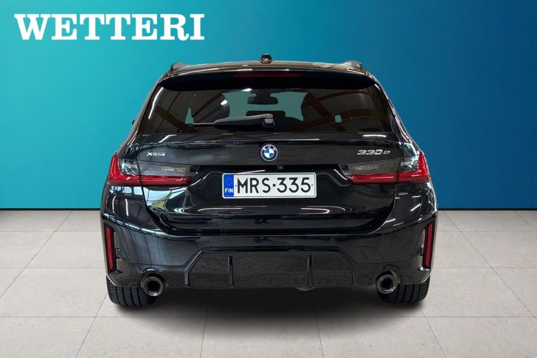 BMW 330 2023