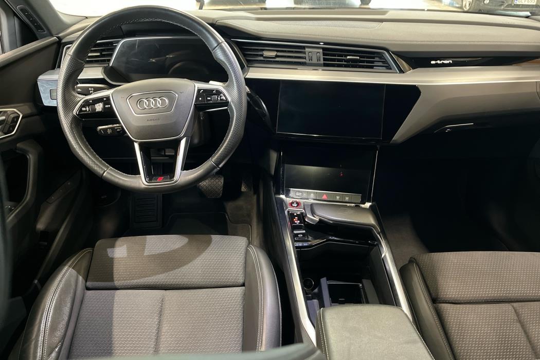 AUDI e-tron 2022