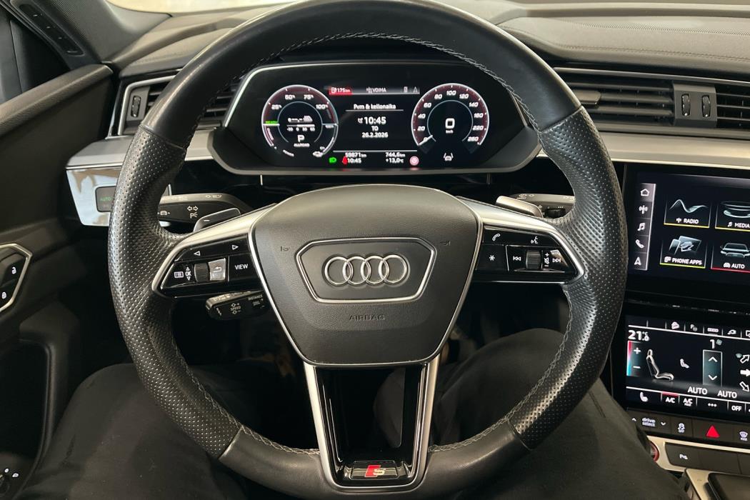AUDI e-tron 2022