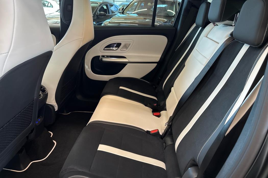 MERCEDES-BENZ GLB 2026