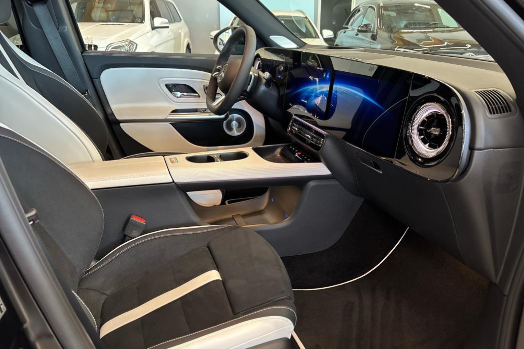 MERCEDES-BENZ GLB 2026