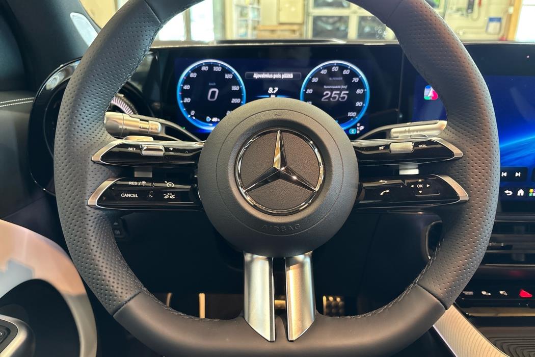 MERCEDES-BENZ GLB 2026