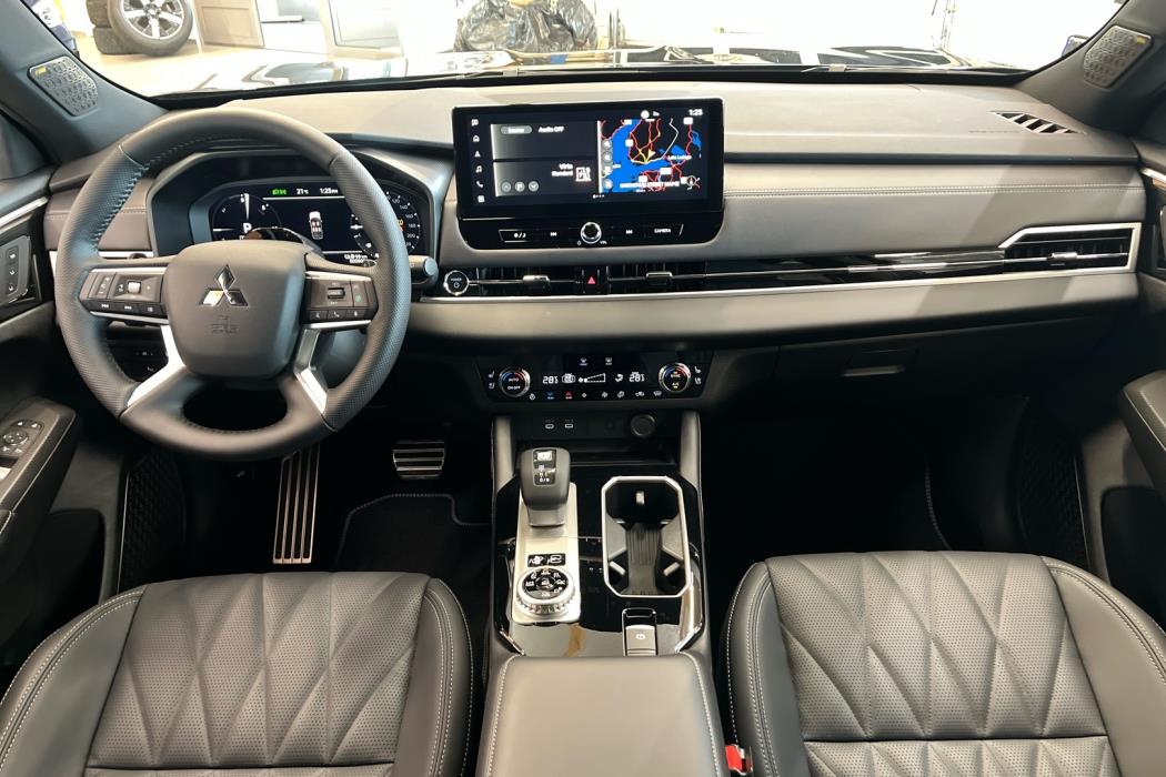 MITSUBISHI Outlander 2026