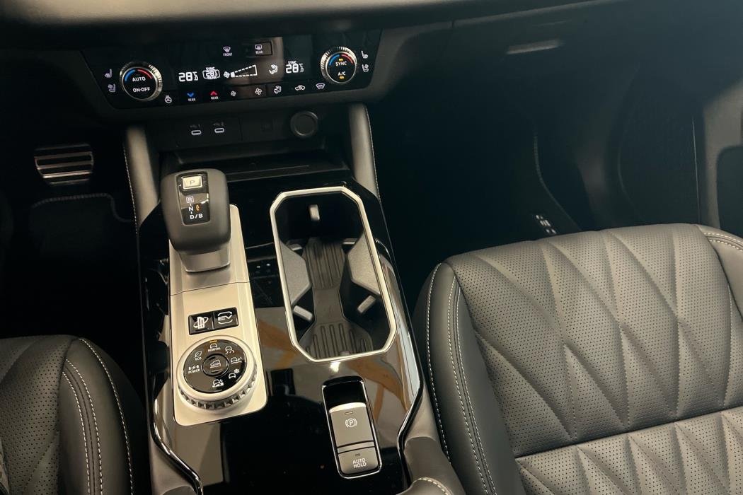 MITSUBISHI Outlander 2026
