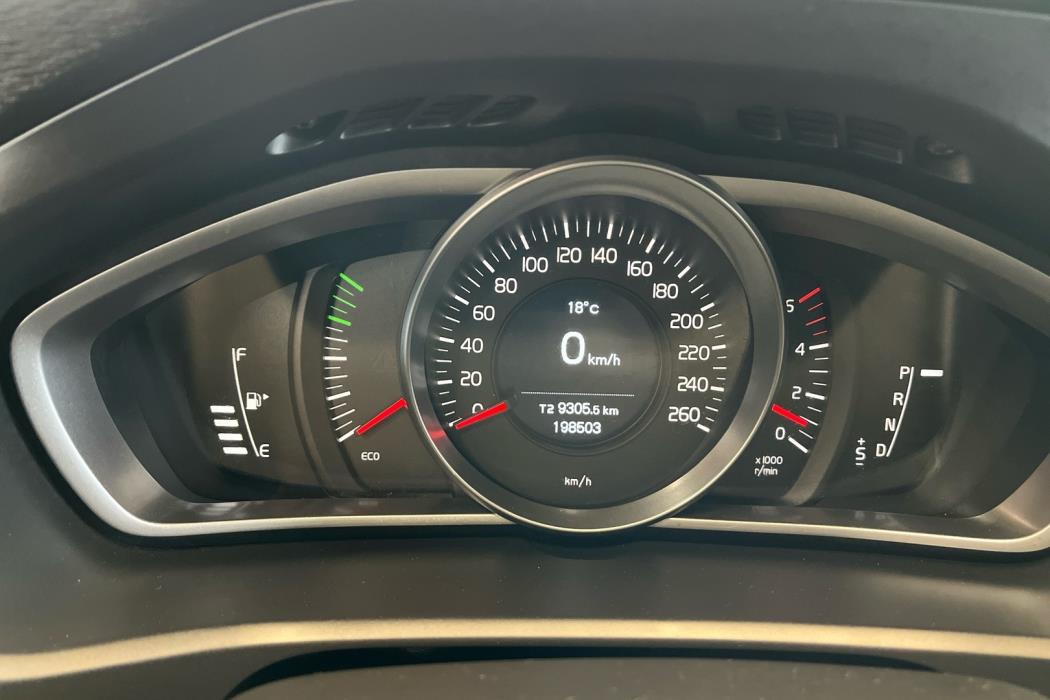 VOLVO V40 2014
