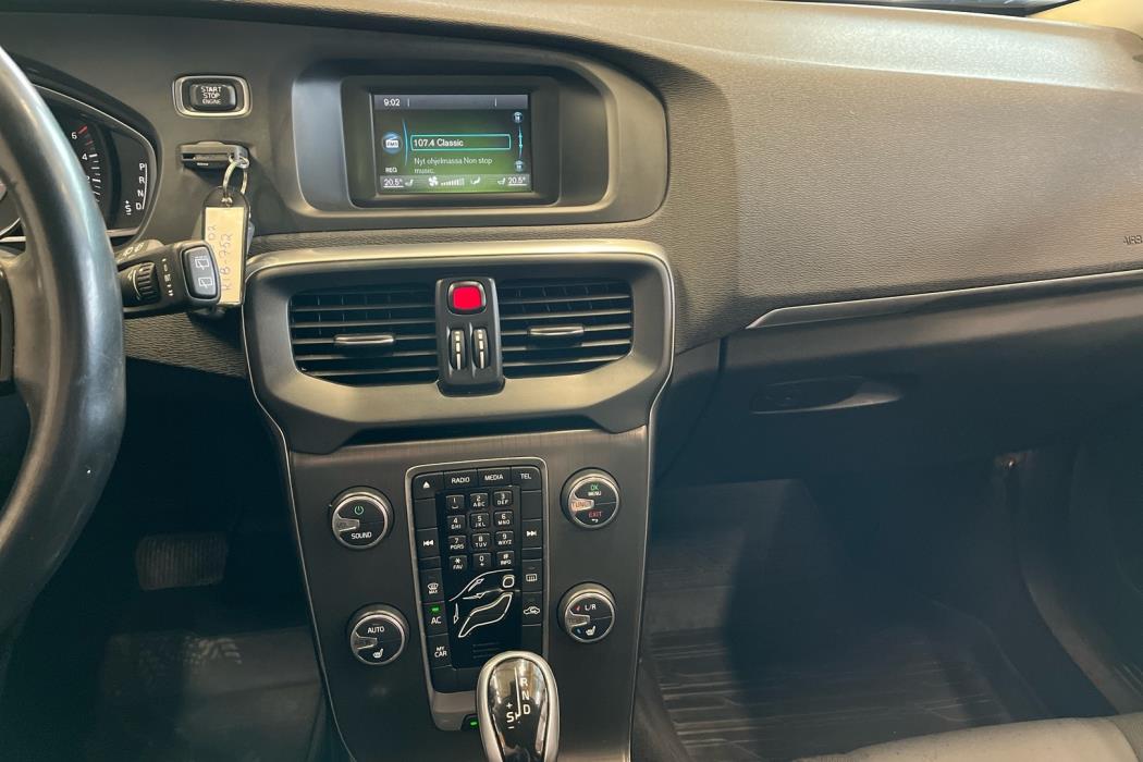 VOLVO V40 2014