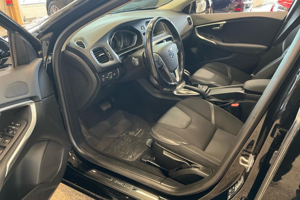 VOLVO V40 2014