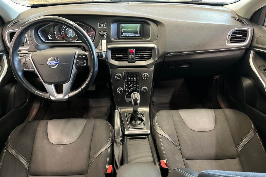 VOLVO V40 2014