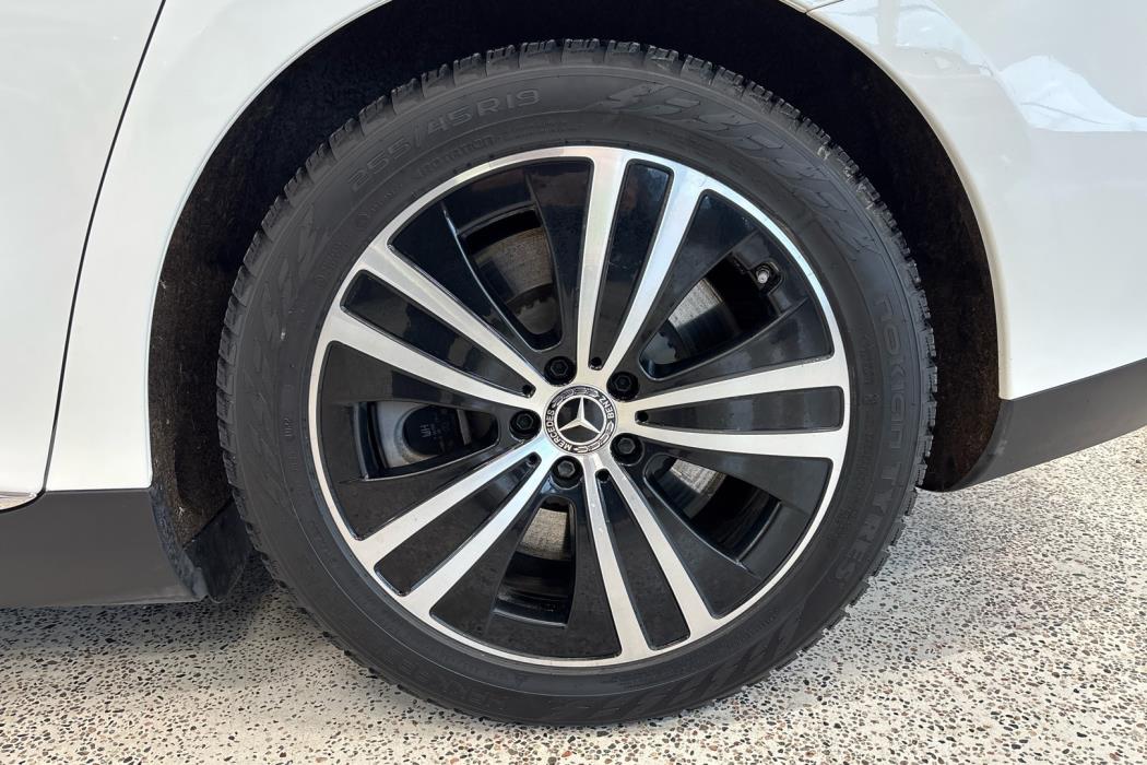 MERCEDES-BENZ EQE 2023