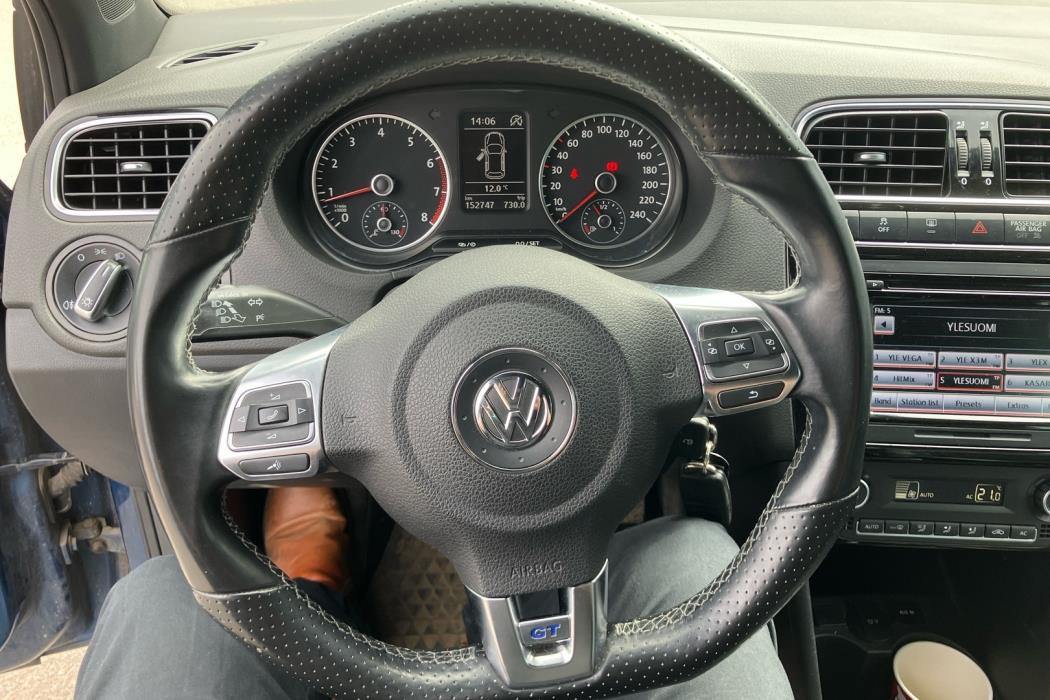 VOLKSWAGEN Polo 2014
