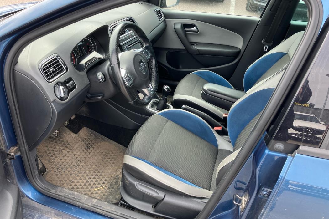 VOLKSWAGEN Polo 2014