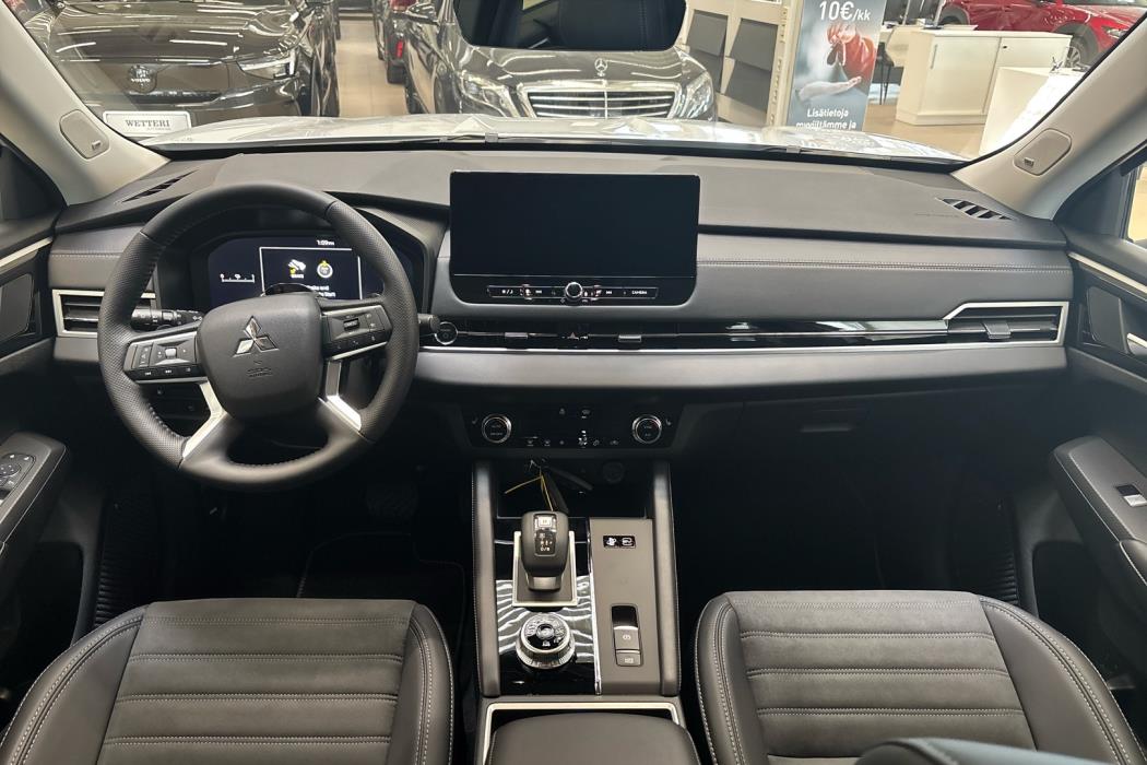 MITSUBISHI Outlander 2025