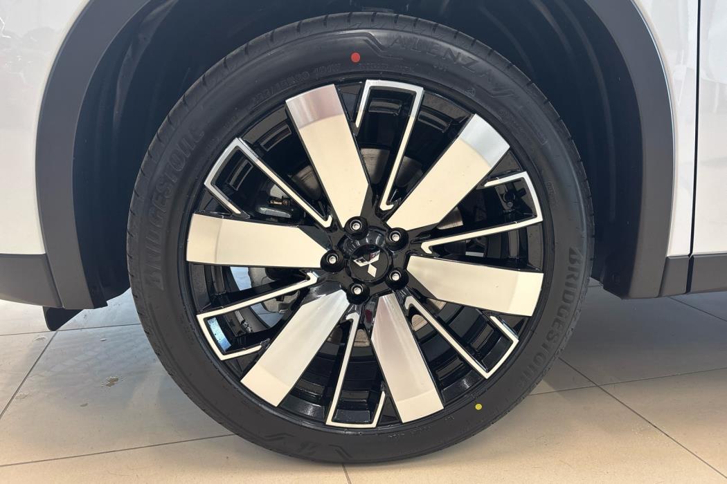 MITSUBISHI Outlander 2025