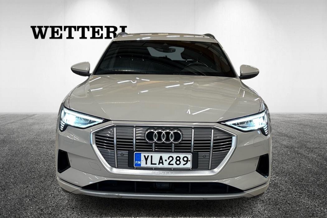 AUDI e-tron 2019