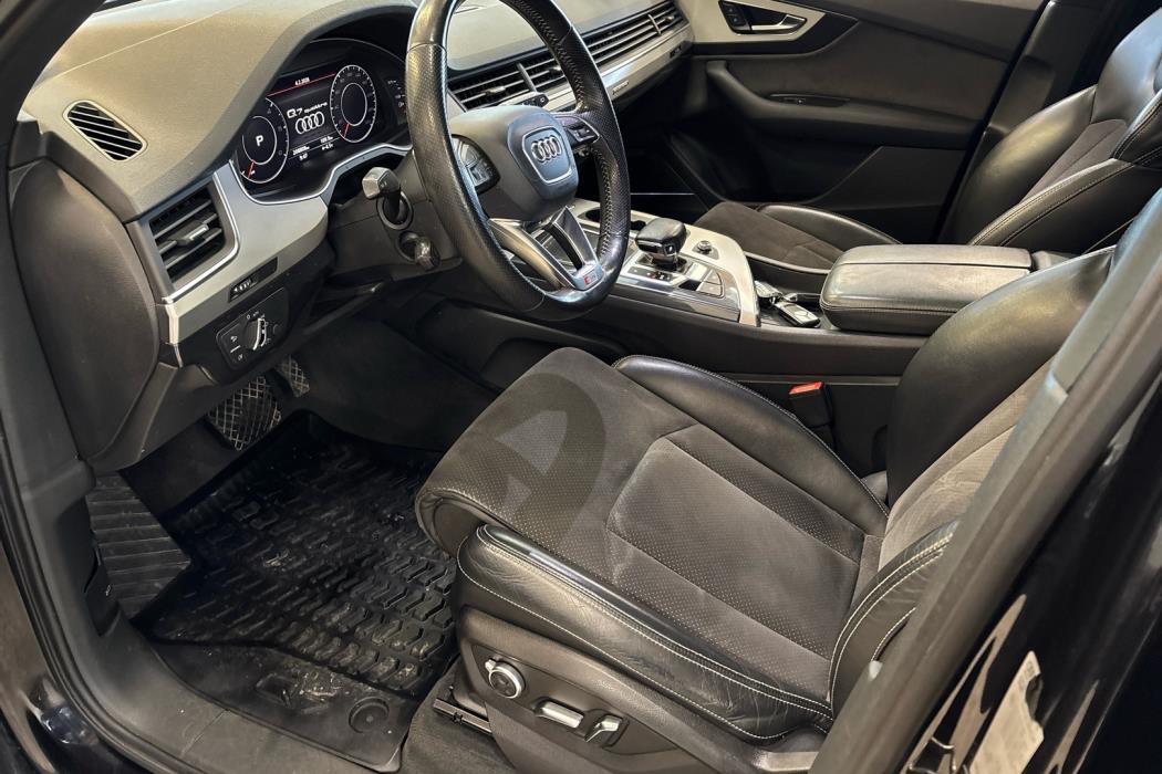 AUDI Q7 2015