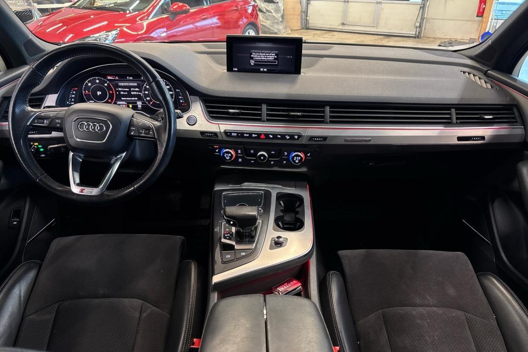 AUDI Q7 2015