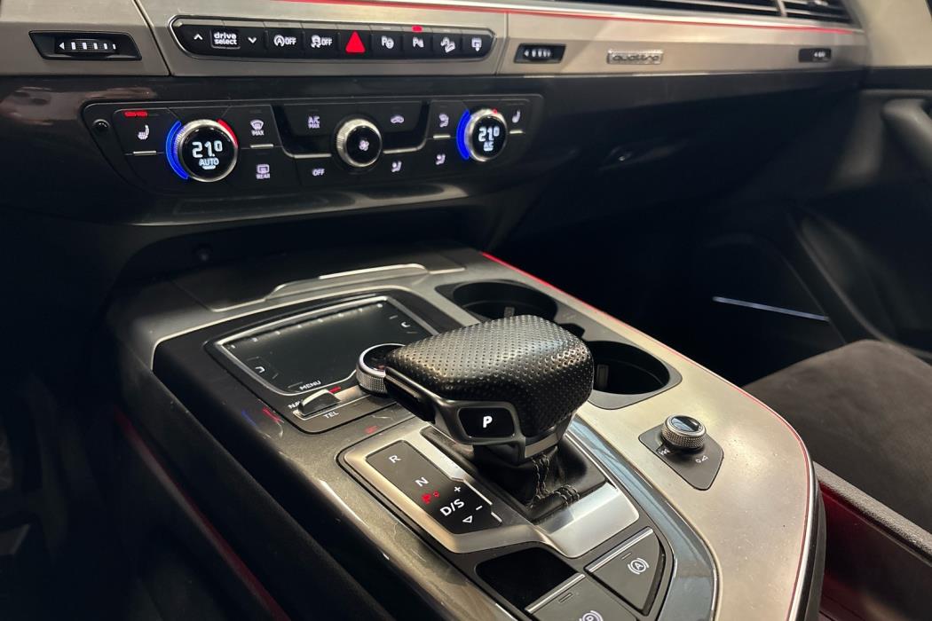 AUDI Q7 2015