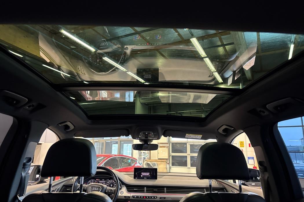 AUDI Q7 2015