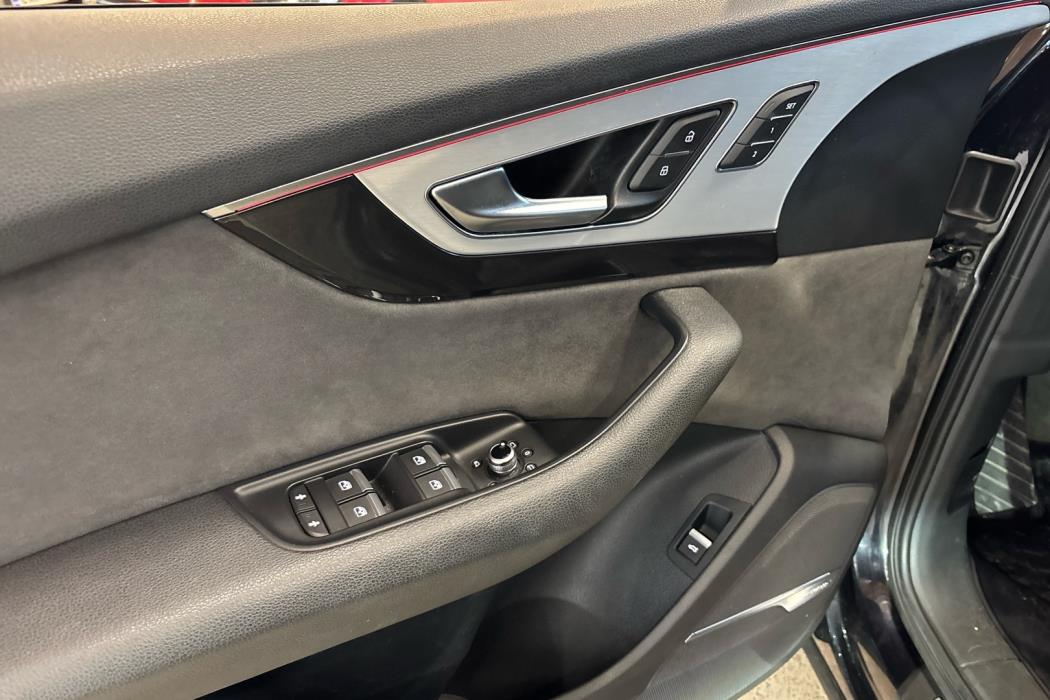 AUDI Q7 2015