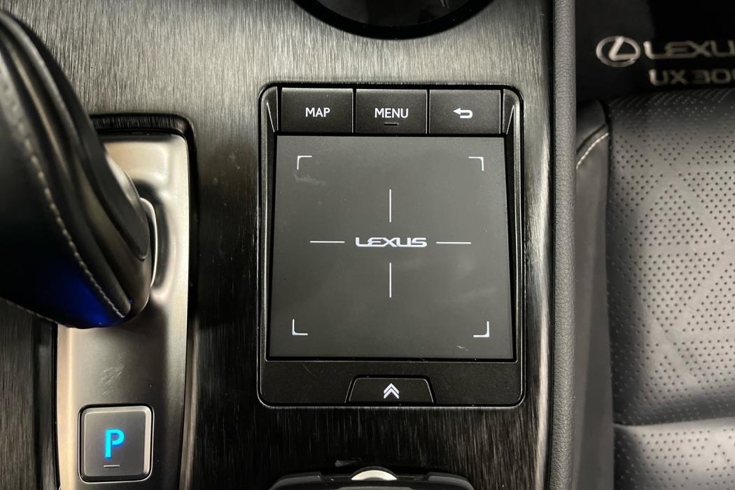 LEXUS UX 2022