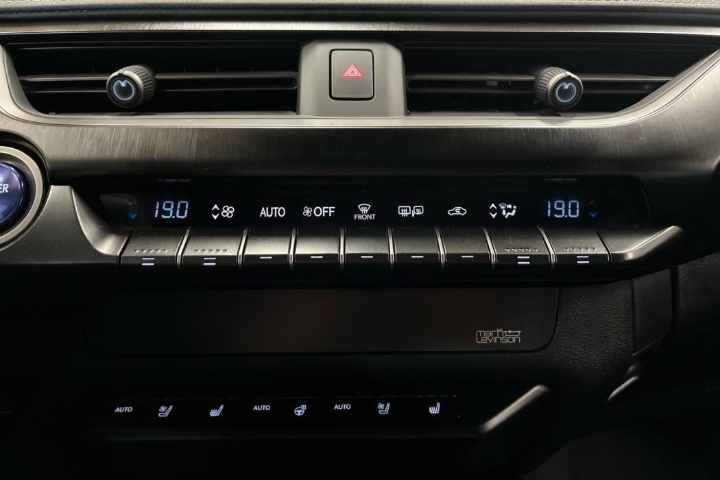 LEXUS UX 2022