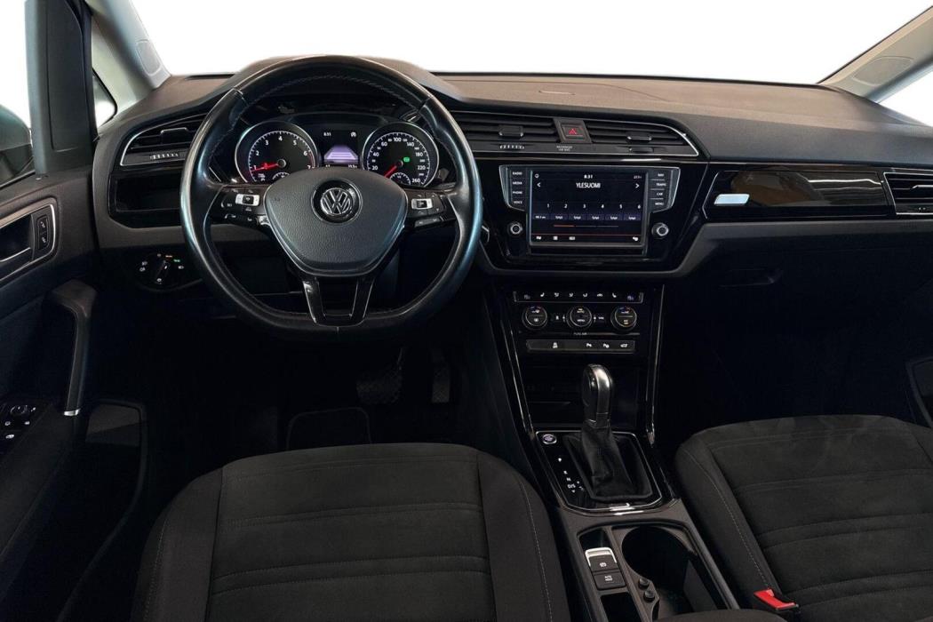 VOLKSWAGEN Touran 2016