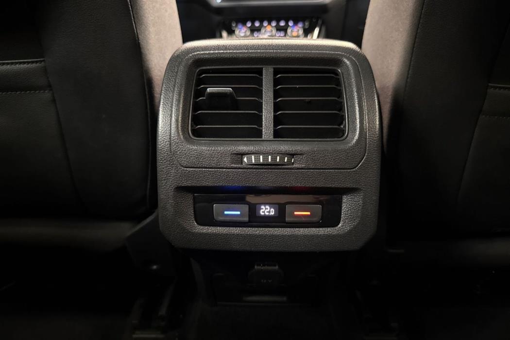 VOLKSWAGEN Touran 2016