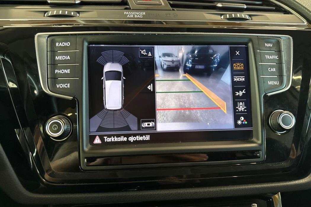 VOLKSWAGEN Touran 2016