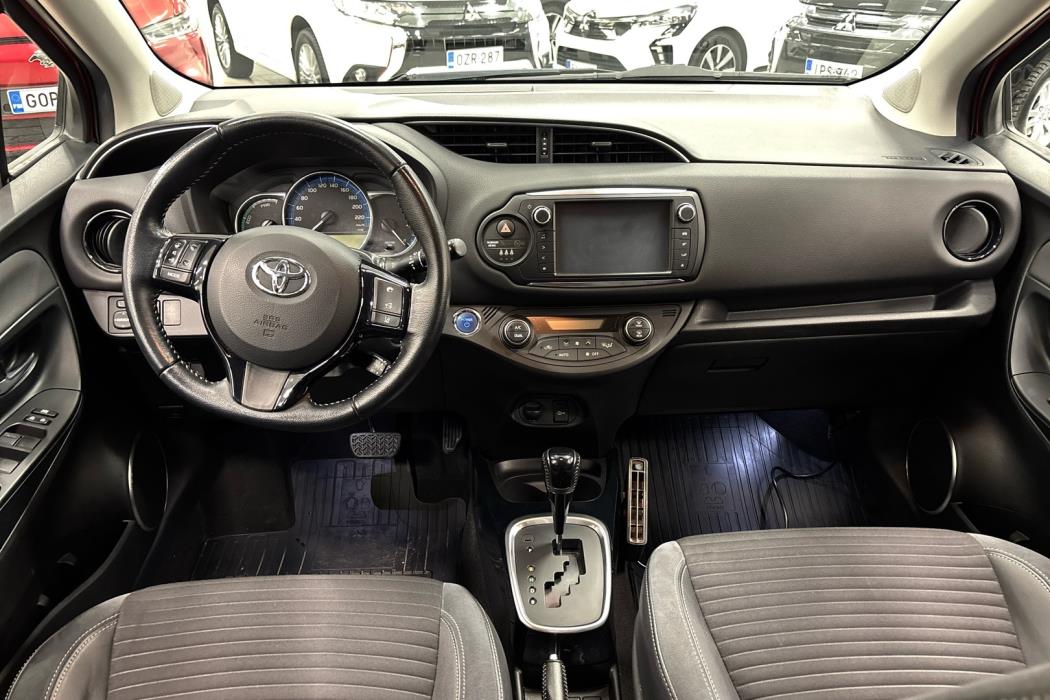 TOYOTA Yaris 2016