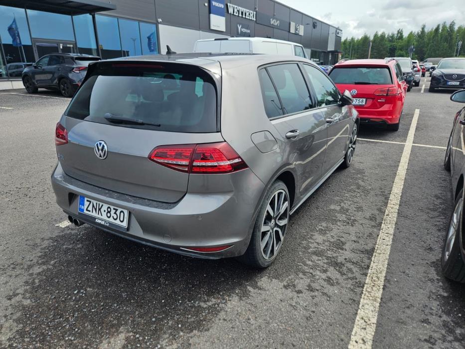 VOLKSWAGEN Golf 2015