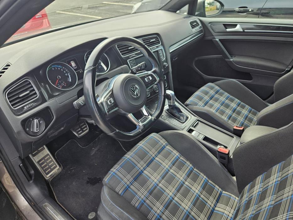 VOLKSWAGEN Golf 2015