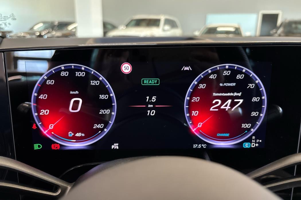 MERCEDES-BENZ GLB 2026