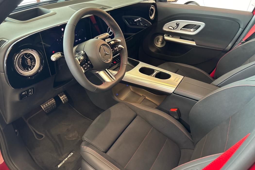 MERCEDES-BENZ GLB 2026