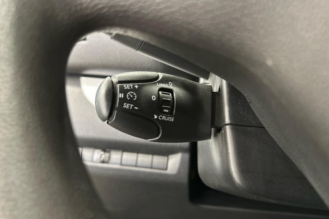 PEUGEOT Traveller 2018