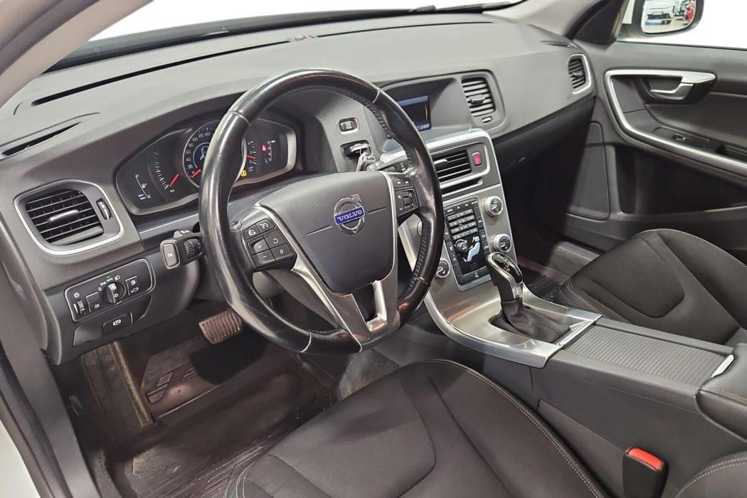 VOLVO V60 2016