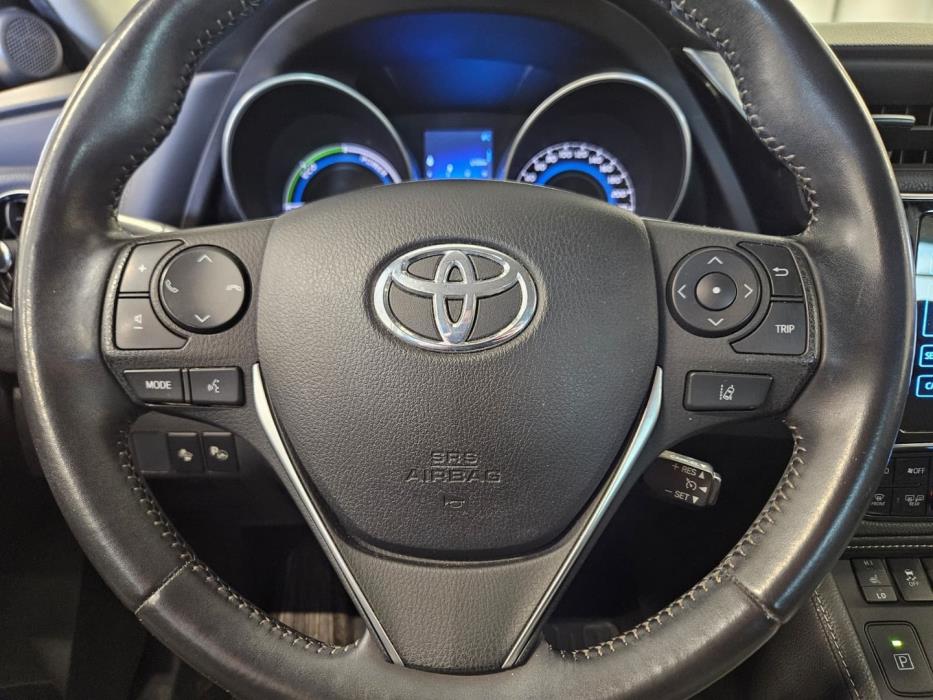 TOYOTA Auris 2015