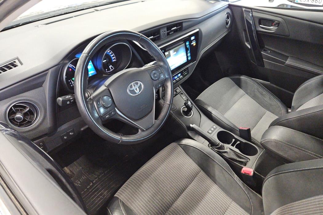 TOYOTA Auris 2015