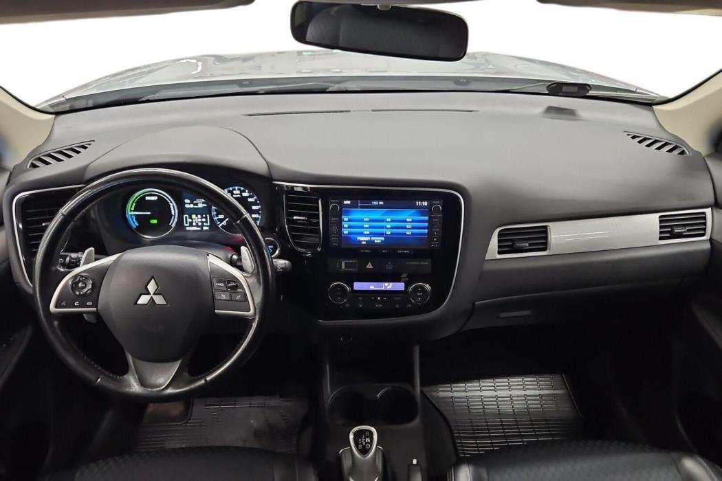 MITSUBISHI Outlander PHEV 2015