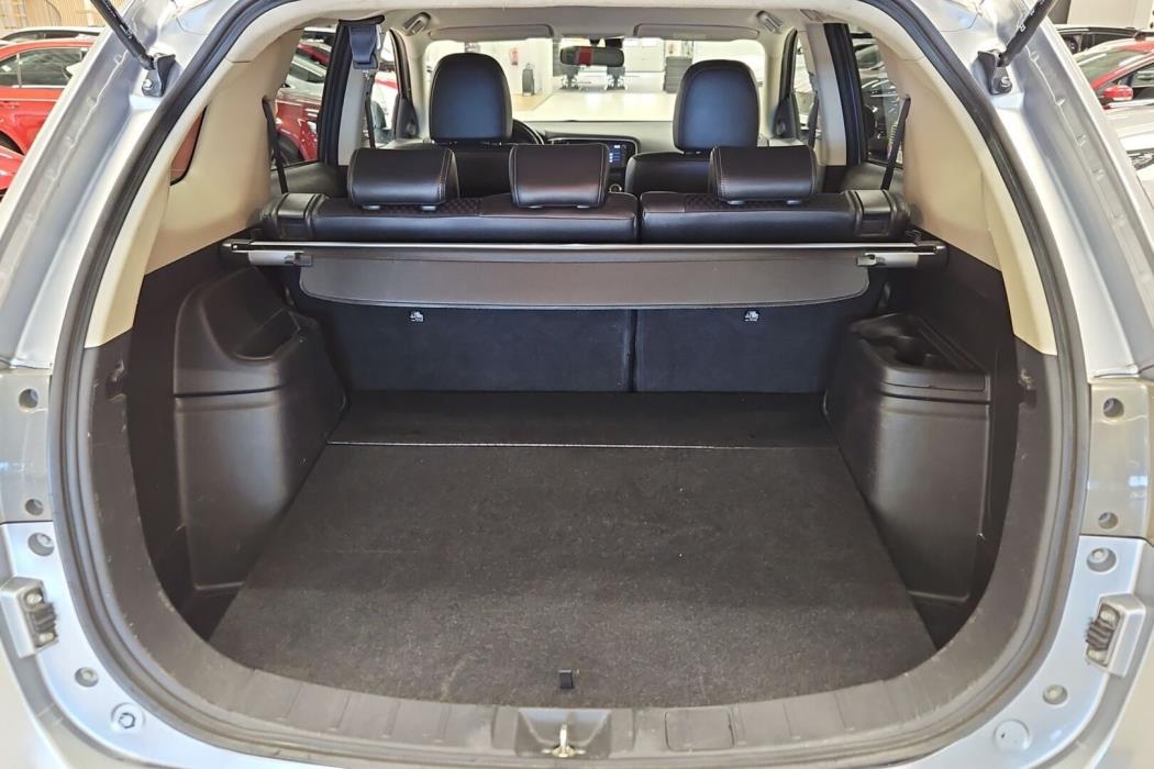 MITSUBISHI Outlander PHEV 2015