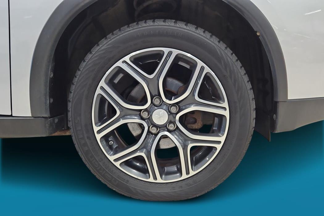 MITSUBISHI Outlander PHEV 2015