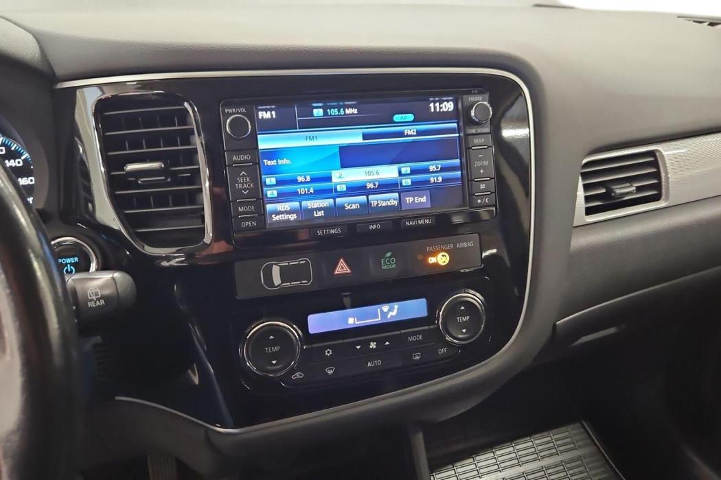 MITSUBISHI Outlander PHEV 2015
