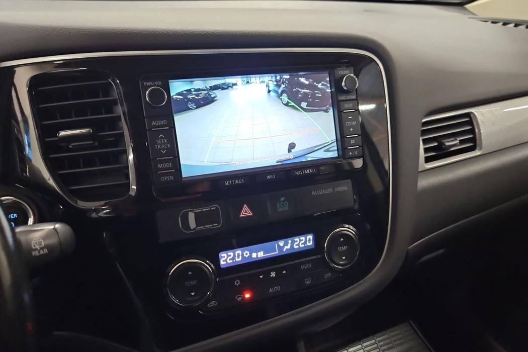MITSUBISHI Outlander PHEV 2015