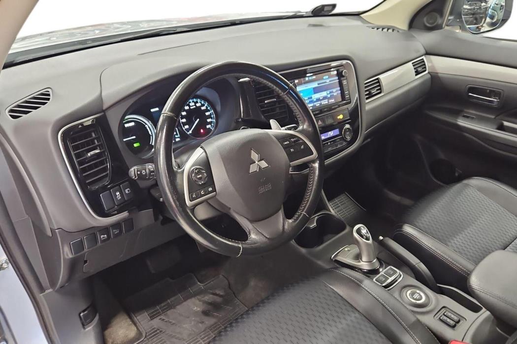 MITSUBISHI Outlander PHEV 2015