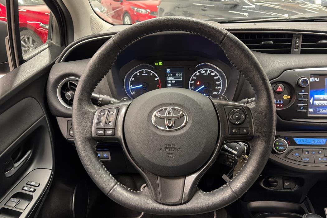 TOYOTA Yaris 2019
