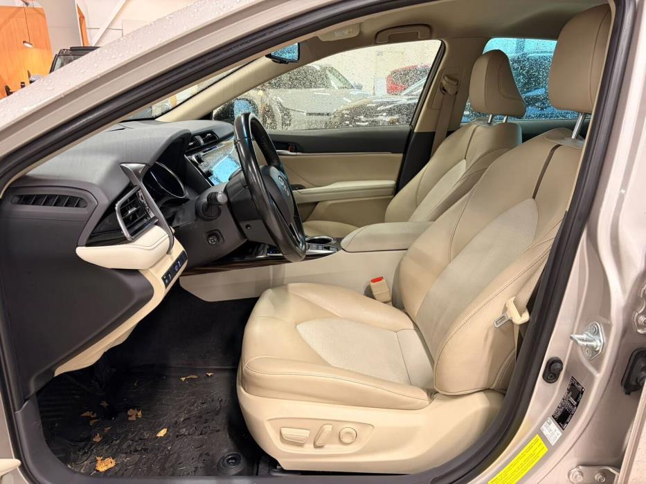 TOYOTA Camry 2019